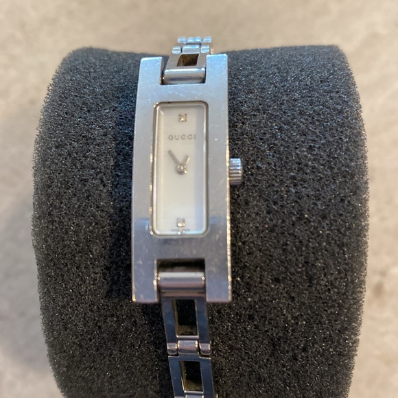 Gucci Mother of Pearl Watch with Diamond Dial - Picture 2 of 3